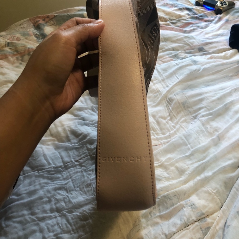 Authentic givenchy bag - Picture 6 of 16